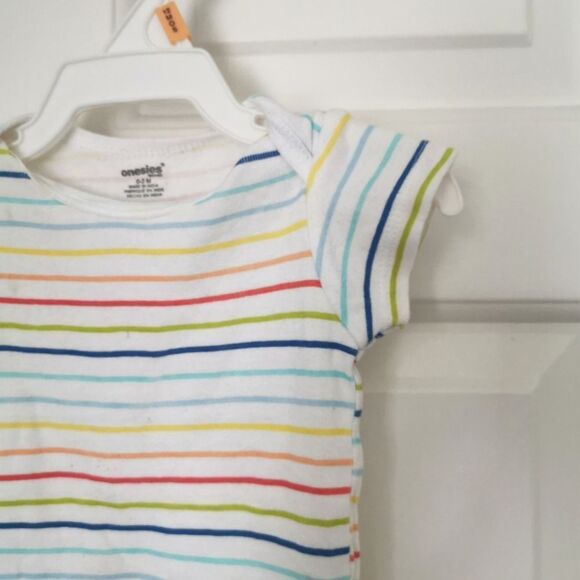 5/$10 Onesie brand short sleeve onesie size 0-3m - Picture 4 of 5